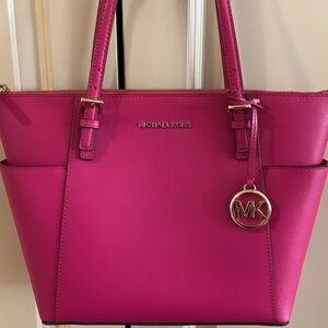 Michael Kors Jet Set Fuschia Tote
